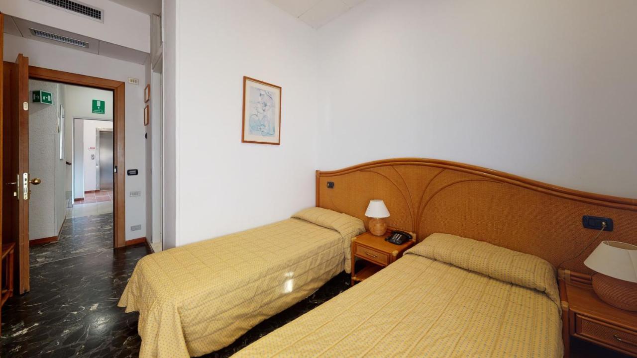 Hotel Zunino Spotorno Luaran gambar
