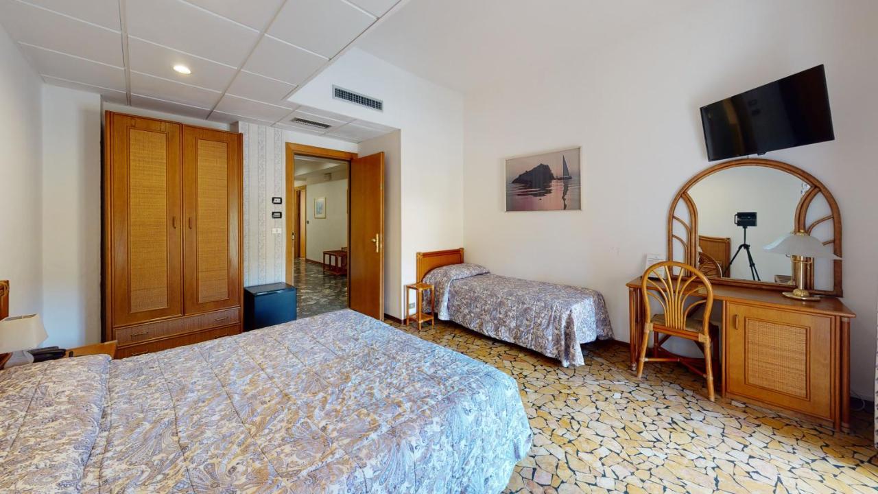 Hotel Zunino Spotorno Luaran gambar