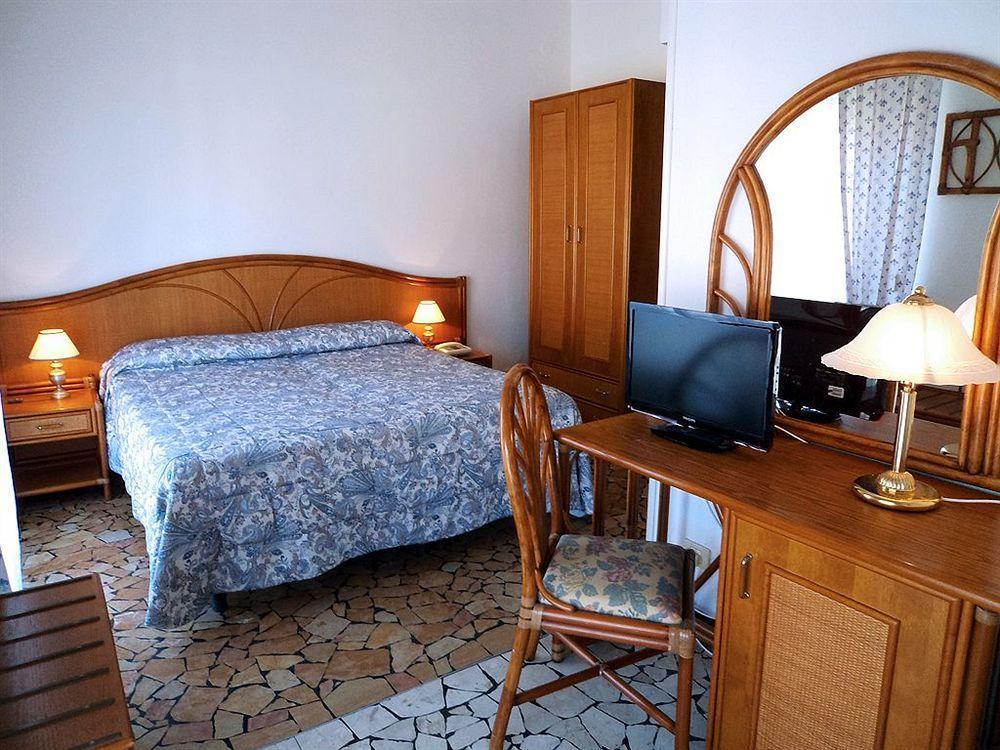 Hotel Zunino Spotorno Luaran gambar